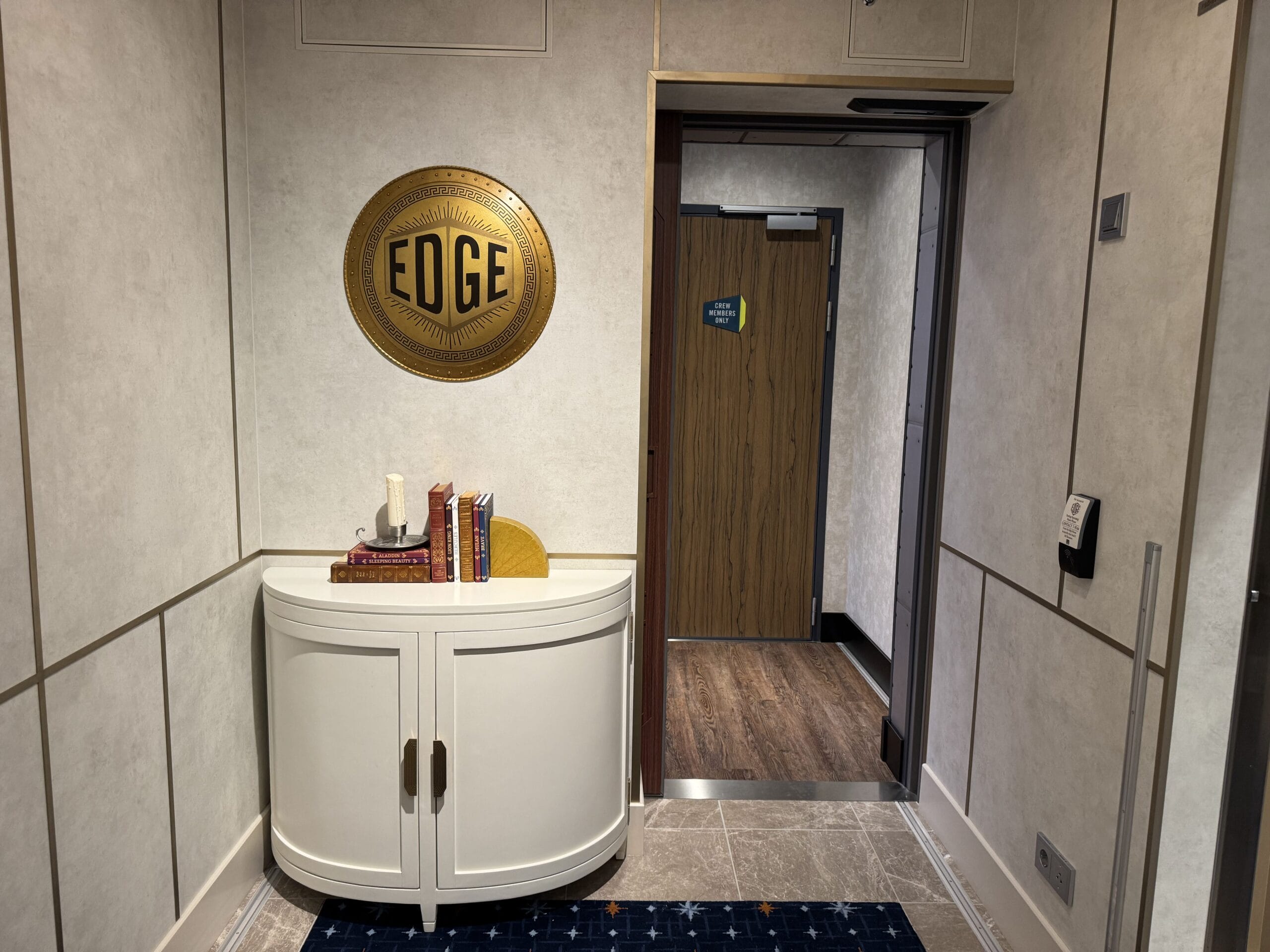 Edge Tween Club on Disney Destiny