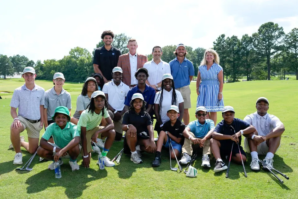 FedEx Cup Champion Tommy Fleetwood, Memphis Grizzlies rookie Cam Boozer, ESPN Senior NFL Insider Adam Schefter, FedEx representatives and First Tee youth participants come together at TPC Southwind during the FedEx Precision Match.