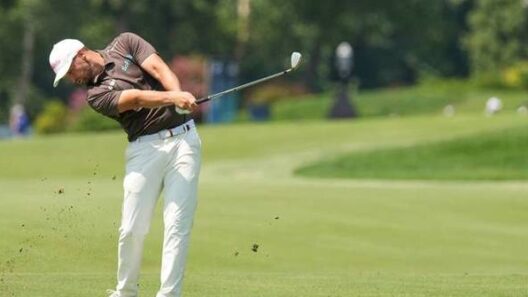 Wyndham Clark pulls away for 5-shot lead at Bellerive over McIlroy and Cantlay