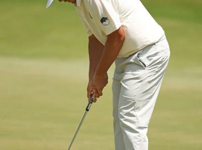 Sungjae Im is putting on the 7th hole of the first round at the FedEx St. Jude Championship. Memphis=AFP Yonhap News