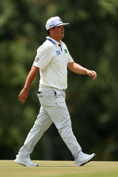 Sungjae Im challenges for victory in the second round of the BMW Championship playoffs. Photo by AFP Yonhap News