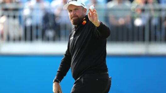 Lowry sets the course record with a 62 at Doonbeg and builds a 3-shot lead in the Irish Open