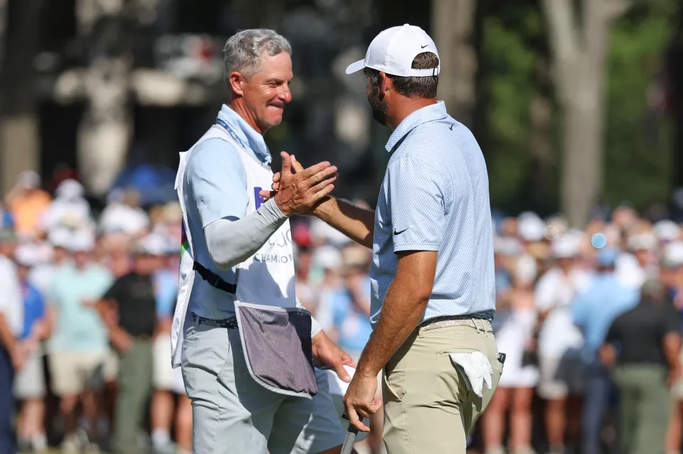 Scott will be the envy of other caddies