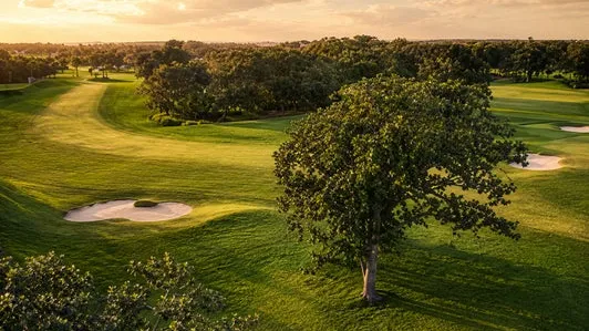 Retro home on 17th hole of Texas golf course hits the market