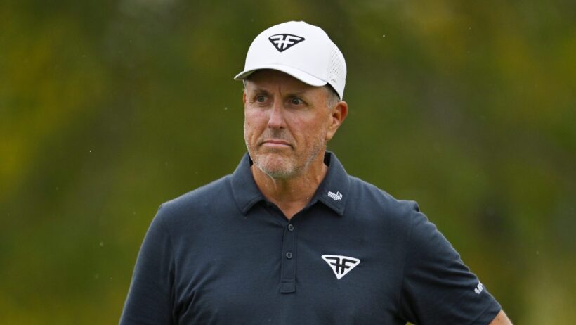 California golf course bans Phil Mickelson over staff accusation of unwanted contact