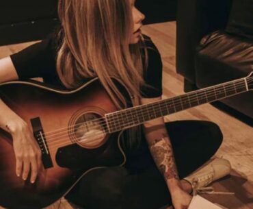 Avril Lavigne - Losing Grip with Lyrics HD Quality