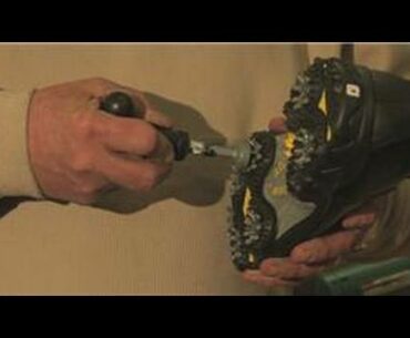 Golf Equipment : How to Remove Stuck Golf Spikes