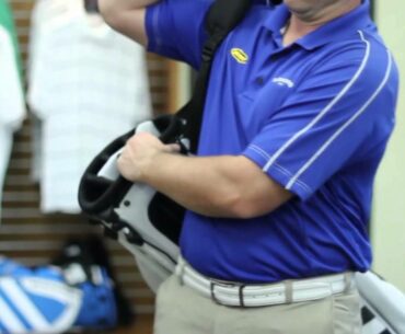 How to Carry a Golf Bag With Two Straps