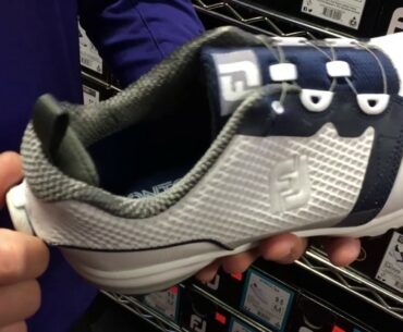 Golf shoes with retractable laces