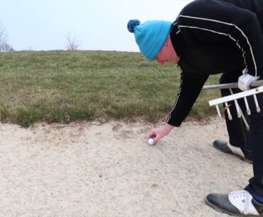 Golf Rules - Ball an Harke im Bunker