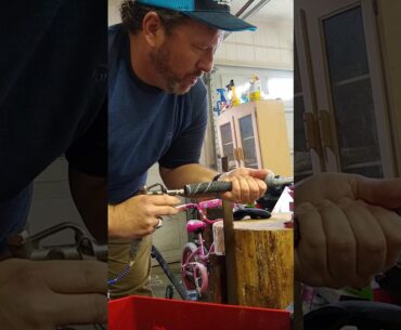 Remove golf grip with air pressure
