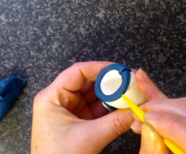 Puting the trim on the golf bag cake topper part 5 by The Cake Tower