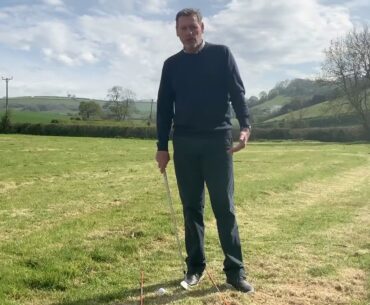 What is the correct posture in the golf set-up