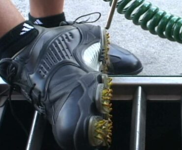 FAIRWAY Golf Shoe Cleaning at PGA NATIONAL RESORT FLORIDA.mp4