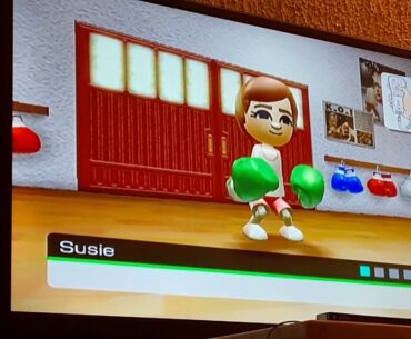 Wii Sports - Boxing Training - Working The Bag - Aaron Vs Emanuel Vs Susie Vs Faustine