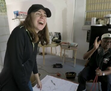 We Bought TIGER WOODS PUTTER at a GARAGE SALE??? (FUNNIEST NEGOTIATION EVER!!)