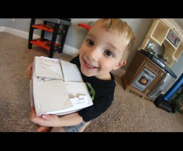 3 Year Old UNBOXING! Skateboarding Monster Shirts!
