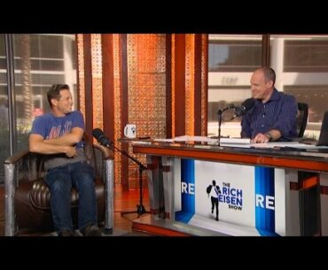 Actor Scott Wolf Shows His Fandom By Wearing T-Shirts of All His Favorite Sports Teams - 7/27/16