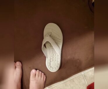 Review Crocs Women's Reviva Flip Flop