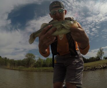 kayak fishing | HUGE bass encounter
