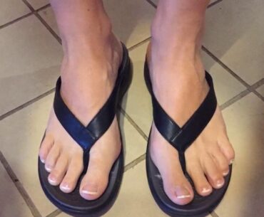 Review Crocs Women's Capri V Flip Flop  Casual Sandal With Extra Soft Footbed and Soft Leather...