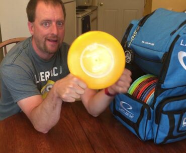 What’s in my DiscGolf backpack. From latitude 64 DG Luxury E3