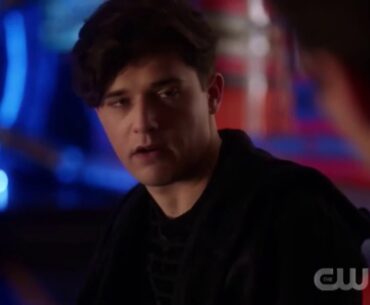 The Flash 6x18 Godspeed Attacks Iron Height Scene [HD]