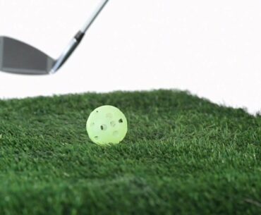 Golf Tips for Beginners: Striking the Ball