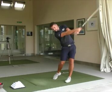 How To Grip The Golf Club For A Consistent Golf Swing