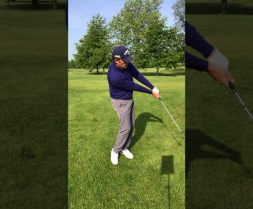 Two distinctly different wedge play techniques. Both work.