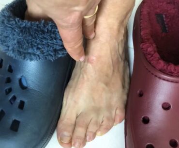 Review Crocs Women's Freesail Plush Lined Clog Mule