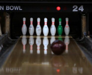 How to Shoot a 10 Pin / Bowl a Strike | Bowling