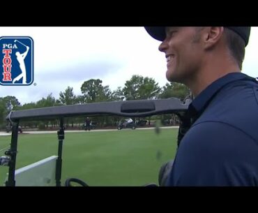 Tom Brady holes out for birdie at Capital One's The Match