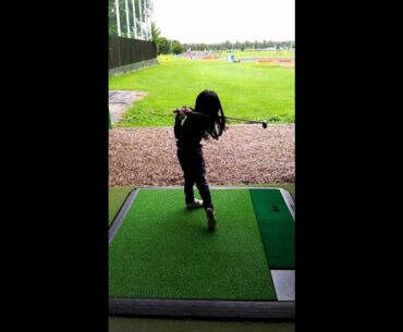 Golf swing with Hybrid, like Tiger Woods or Michelle Wie