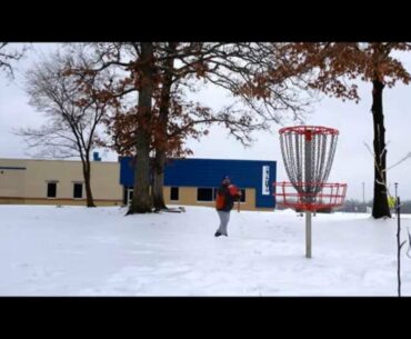 disc golf in the snow