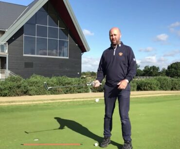 Hold the putter correctly (here’s why)