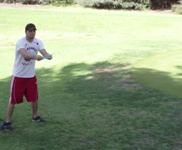 Disc Golf Putt (Innova Champion Aviar Putter)