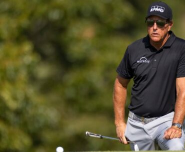 Phil Mickelson shoots 61 in his PGA TOUR Champions debut