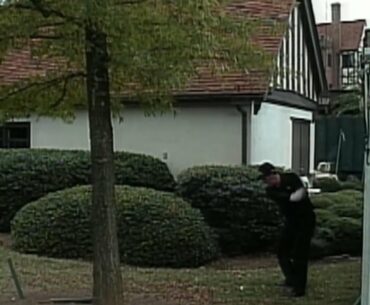 Phil Mickelson's incredible flop over a house at the 2002 TOUR Championship