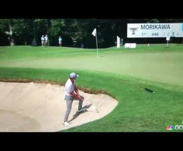 Collin Morikawa makes magical bunker shot at TOUR Championship