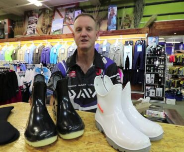 TACKLE & GEAR - Safety on the Rocks & Shova Gum Boots