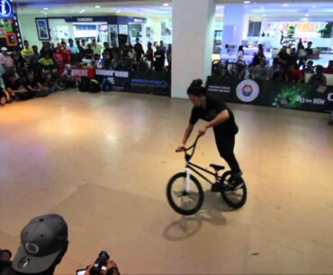 Flatdev 2012 (round 2) - Calvin Tan vs Jean William Prevost