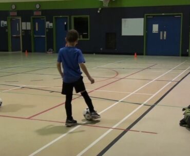 Tag : Fun warm up game in  football / Control & drive the ball / U4 - U5 - U6 - U7 - U8 / Canada