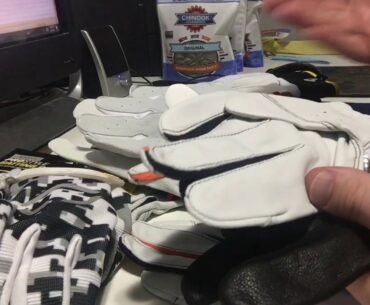 What's the difference between Batting Gloves?