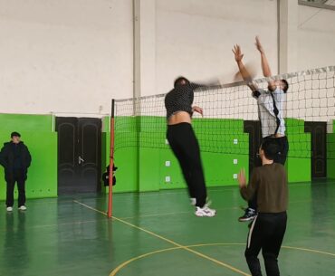 Hitting the ball to the opponent with tactical methods