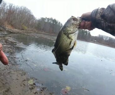 10 Big Bass Fast! North Ohio Cold-Water Bass Fishing!