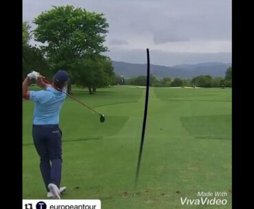 Amazingly perfect golf swing! Pin in one !