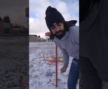 disc golf putting in the snow
