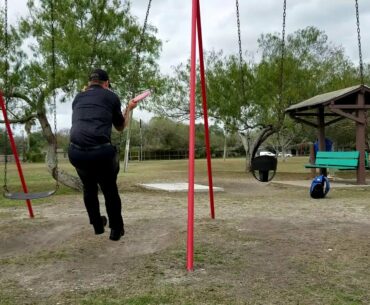 Swing-assisted launch (disc golf sidearm)