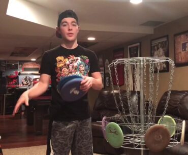 WHY EVERY DISC GOLFER SHOULD CARRY LOTS OF PUTTERS